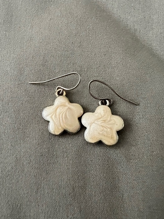Jewelry - Pearl White Flower Dangle Earrings